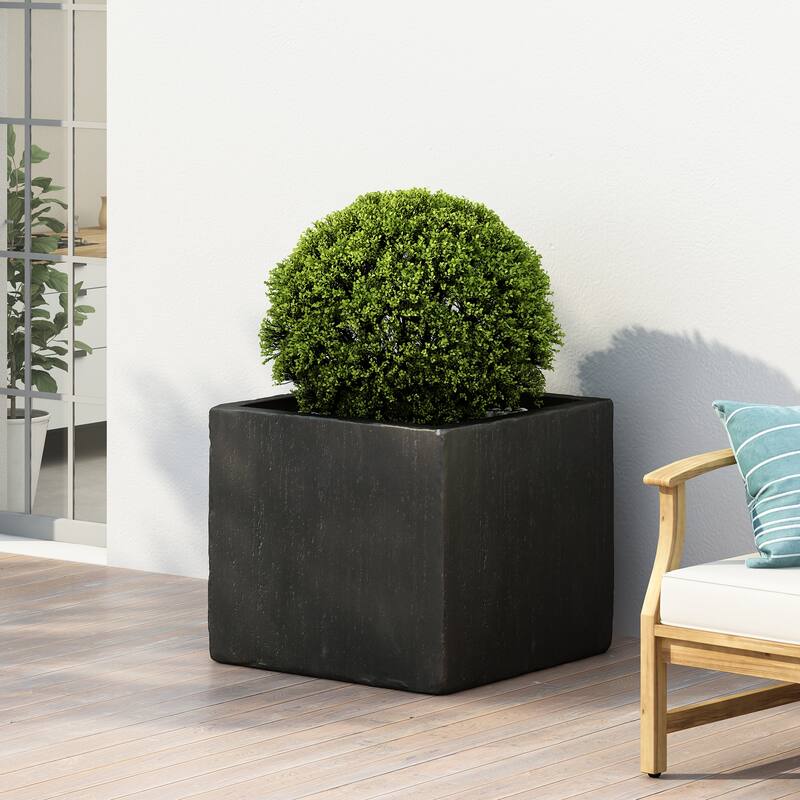 OUTDOOR LARGE SQUARE PLANTER，This garden urn planter allows for variation in height in your garden area