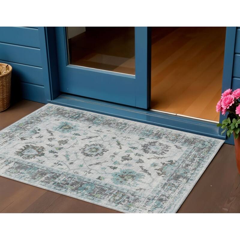 HomeRoots Floral Traditional Rectangle Outdoor Rug - 3' x 5'