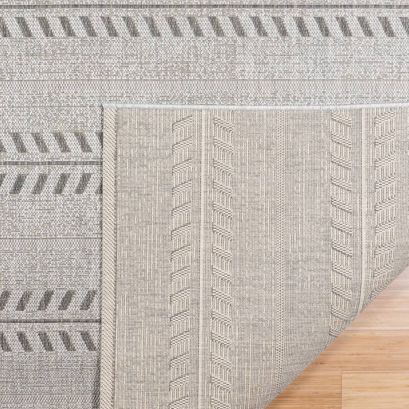 Gertmenian Paseo Moran Leaf Striped Flatweave Polypropylene Indoor/ Outdoor Area Rug Collection