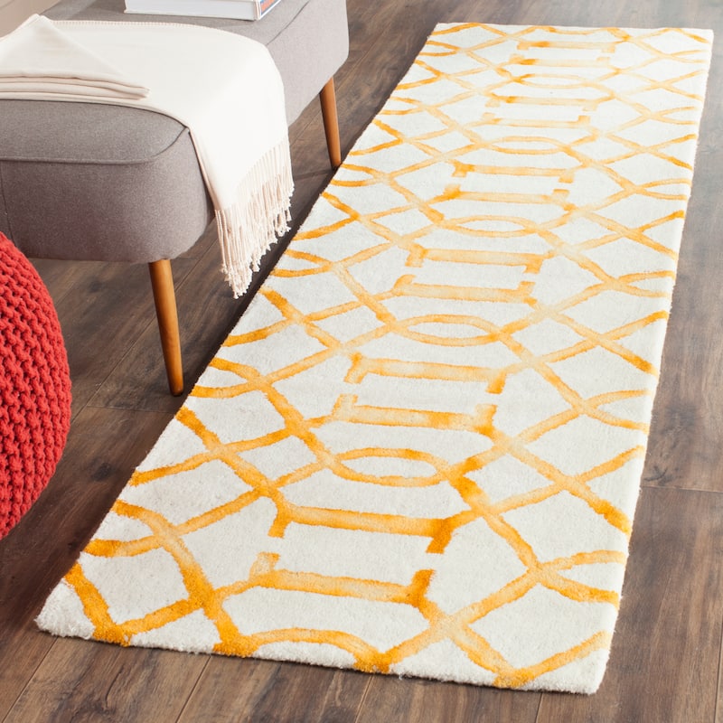 SAFAVIEH Handmade Dip Dye Urbana Watercolor Vintage Boho Wool - 2' 3" x 10' - Ivory/Gold - Runner