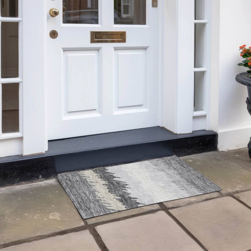 Machine Washable Indoor/ Outdoor Chantille Abstract Ombre Rug - Gray - 1'8" x 2'6"