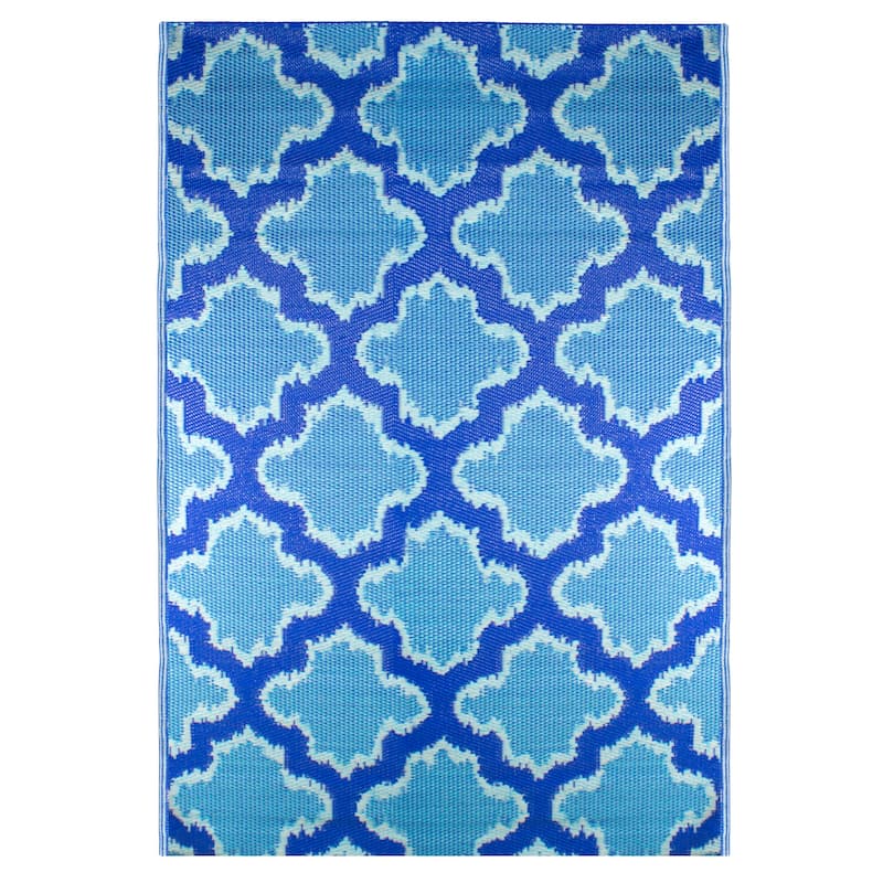 4' x 6' Blue Quatrefoil Rectangular Outdoor Area Rug - 4' x 6'