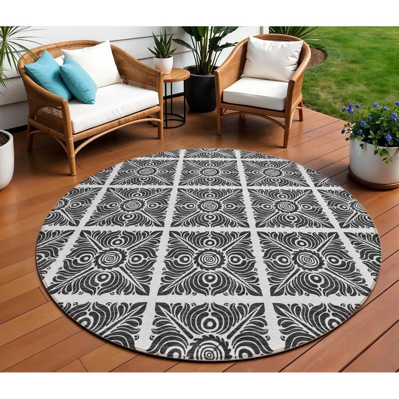 HomeRoots Medallion Transitional Rectangle Outdoor Rug - 8' Round