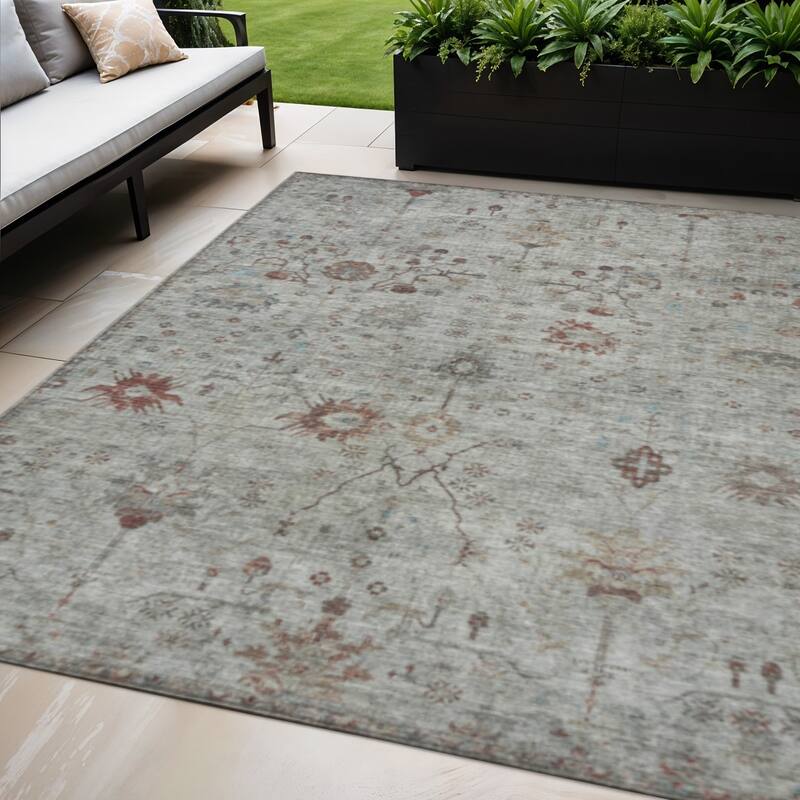 HomeRoots Floral Traditional Rectangle Outdoor Rug - 5' X 8'