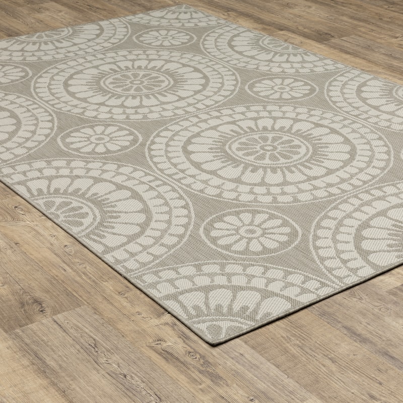 Vista Home Palmetto Floral Medallion Indoor/ Outdoor Area Rug