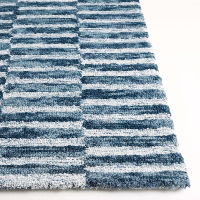 SAFAVIEH Hand-Tufted Ebony Eiliv Modern & Contemporary Wool Rug