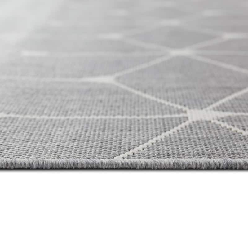 Macsen Geometric Indoor/Outdoor Area Rug