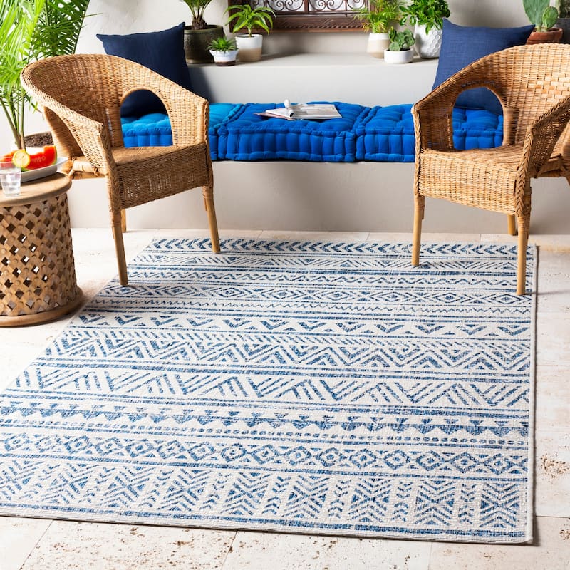 Livabliss Powlett Vintage Southwestern Indoor/ Outdoor Area Rug