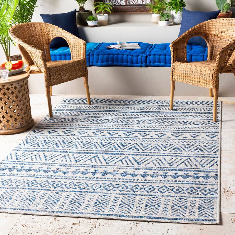 Artistic Weavers Powlett Vintage Southwestern Indoor/ Outdoor Area Rug