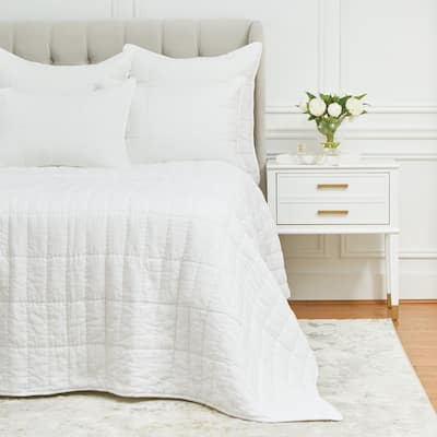 90" x 92" Odine Dove Modern Premium Luxury Queen Bedding Quilt