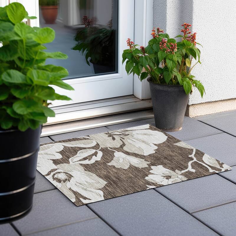 Machine Washable Indoor/ Outdoor Chantille Floral Rug - Brown - 1'8" x 2'6"