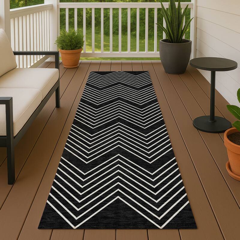 Machine Washable Indoor/ Outdoor Modern Chevron Chantille Rug - Black - 2'3" x 7'6"