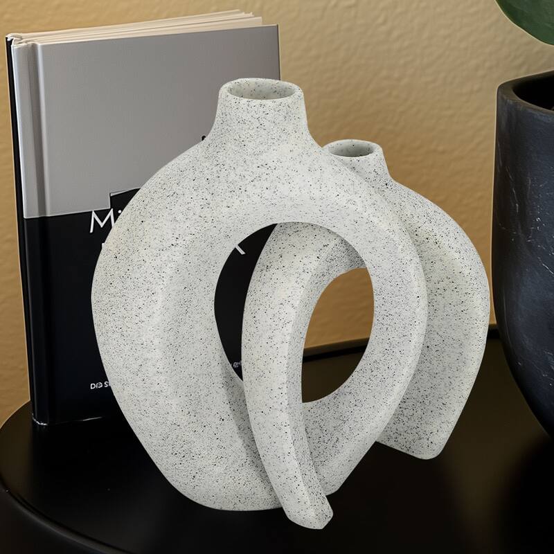 Off White Hollow Resin Vase (Set of 2)