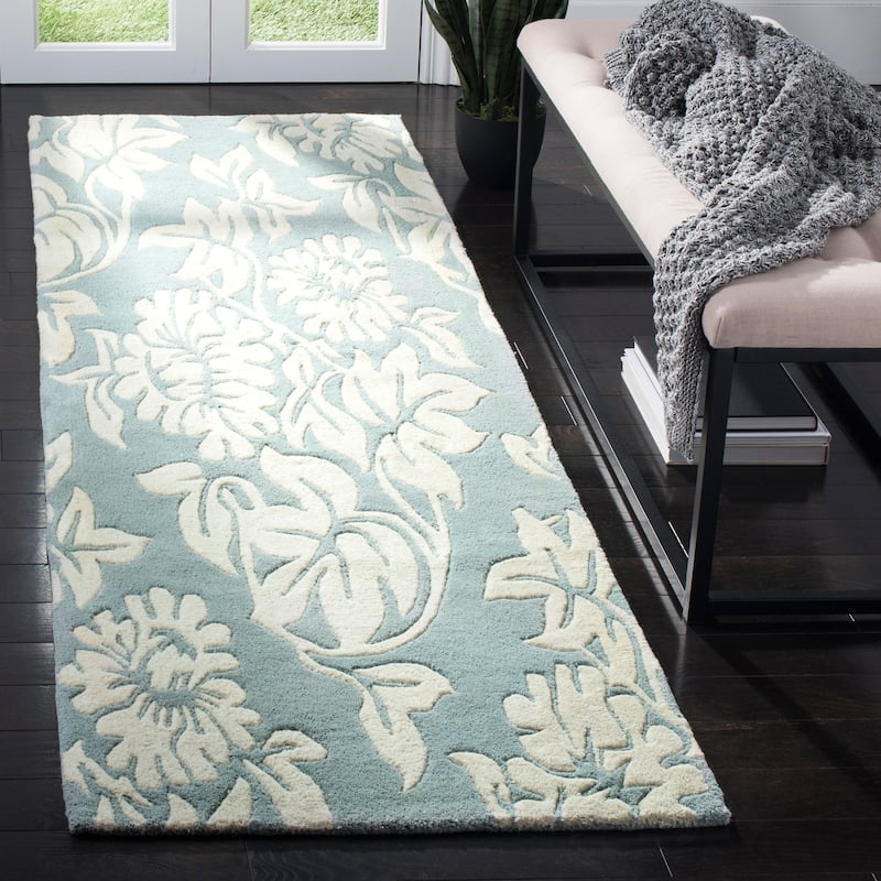 SAFAVIEH Handmade Soho Kassie Floral N.Z. Wool Rug - 2'6" x 8' Runner - Blue/Ivory