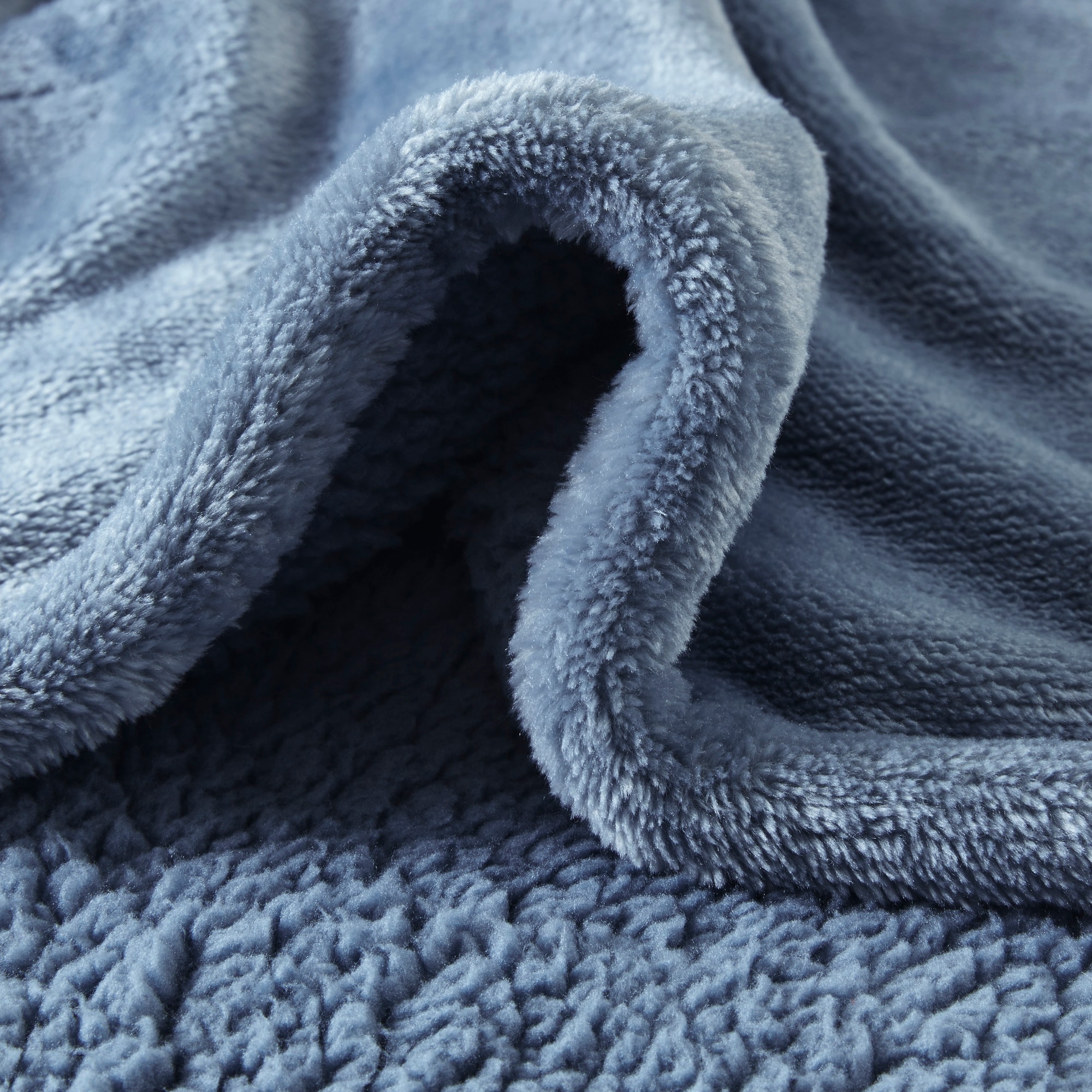 Beautyrest Heated Microlight to Berber Throw Indigo