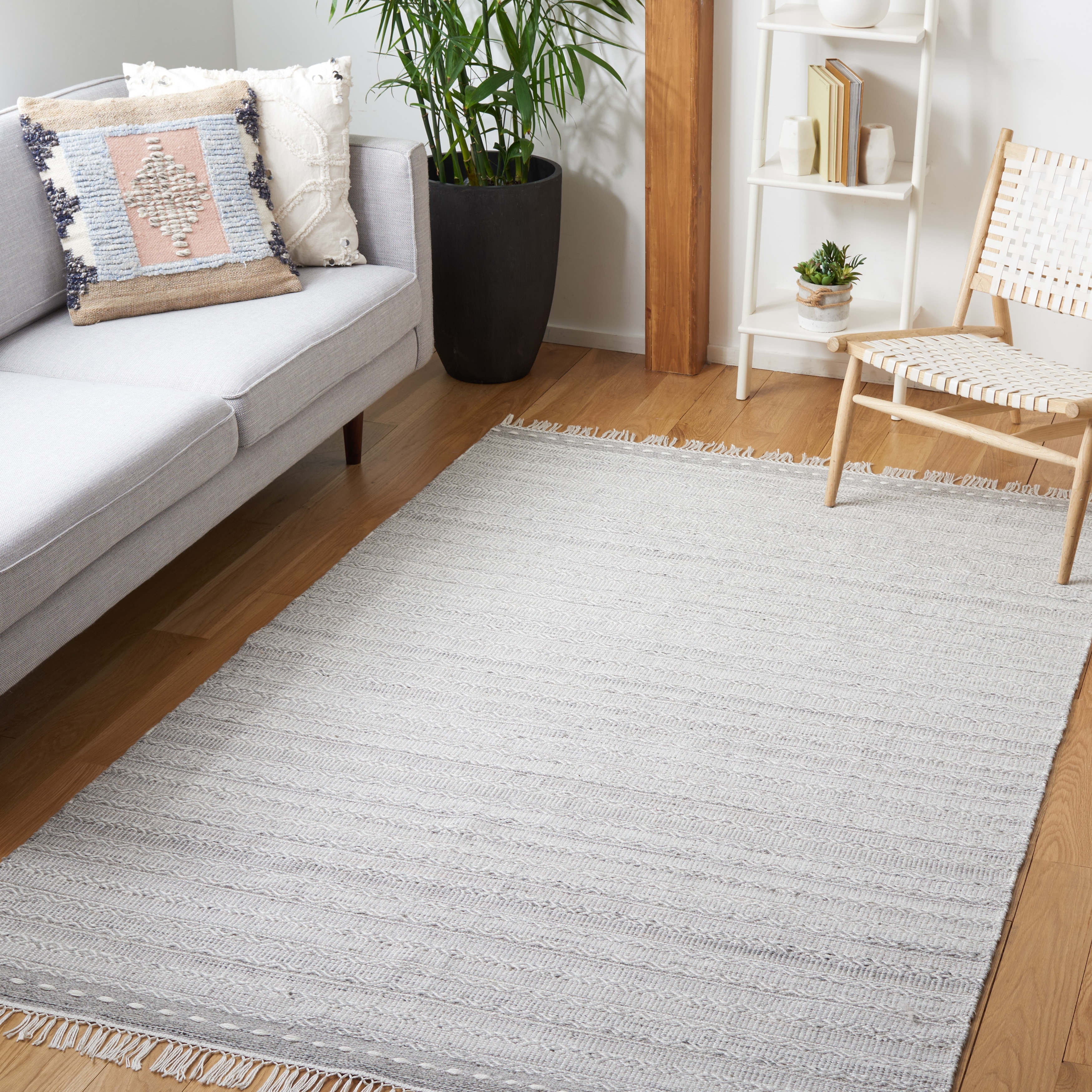 SAFAVIEH Striped Kilim Tzoulia Fringe Rug