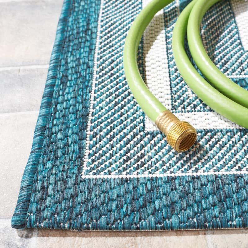 SAFAVIEH Courtyard Vickie Indoor/ Outdoor Waterproof Patio Backyard Rug