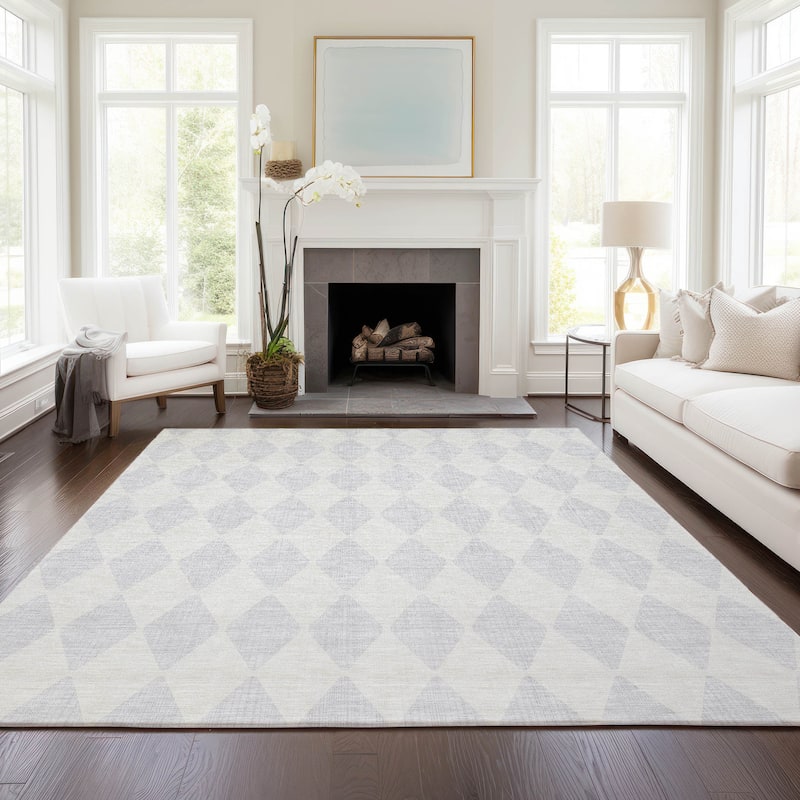 Machine Washable Indoor/ Outdoor Chantille Diamonds Rug - Silver - 2'6" x 3'10"