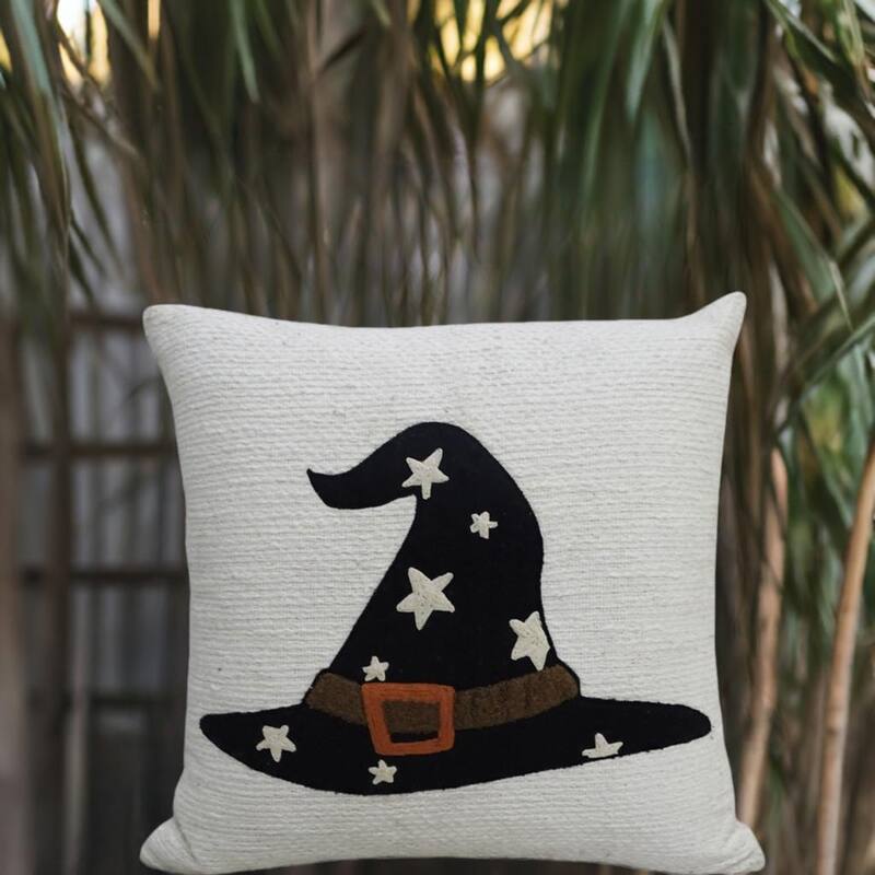Vibhsa 20" x 20" Halloween Decorative Throw Pillow