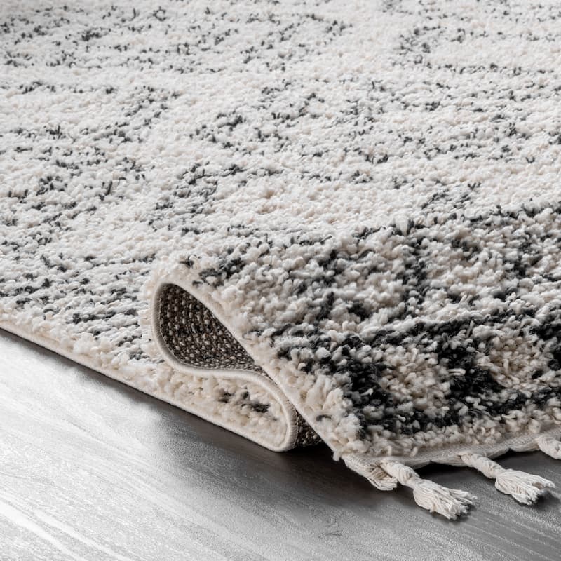 Nuloom Vasiliki Moroccan Shag Tasseled Area Rug