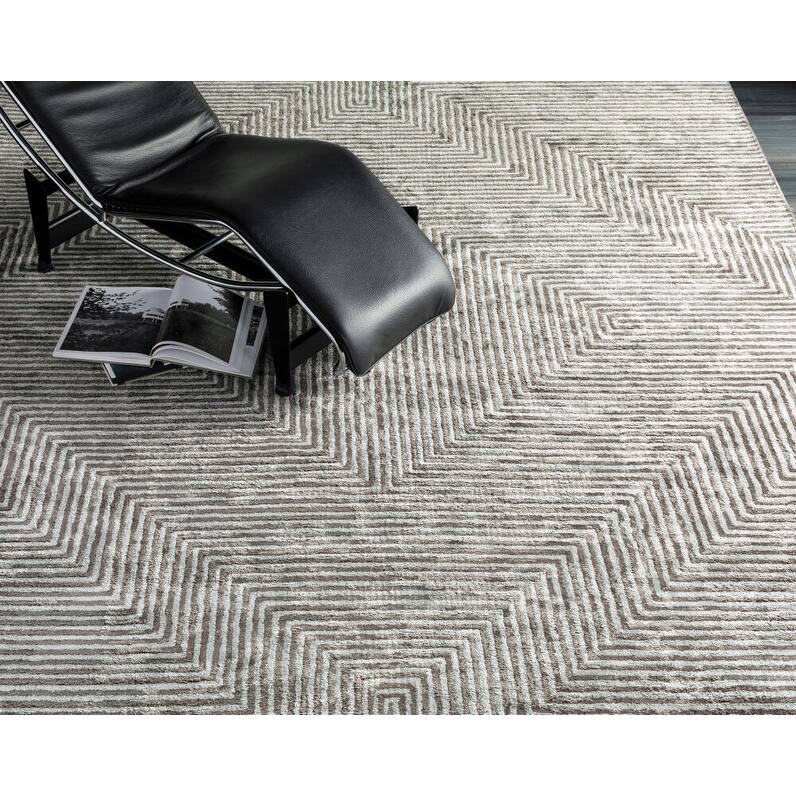 Livabliss Modern & Contemporary Quartz Stripe Area Rug