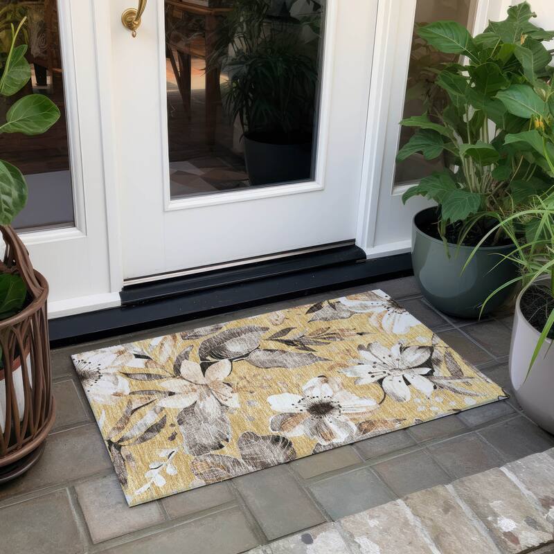 Machine Washable Indoor/ Outdoor Floral Chantille Rug - Gold - 1'8" x 2'6"