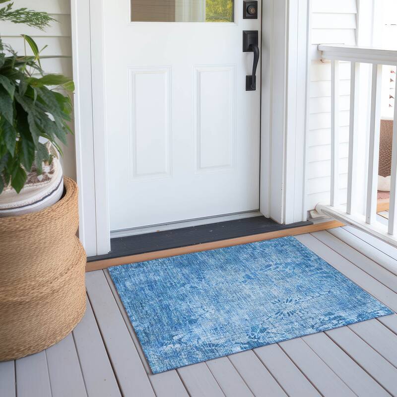 Machine Washable Indoor/ Outdoor Modern Floral Chantille Rug - Denim - 1'8" x 2'6"