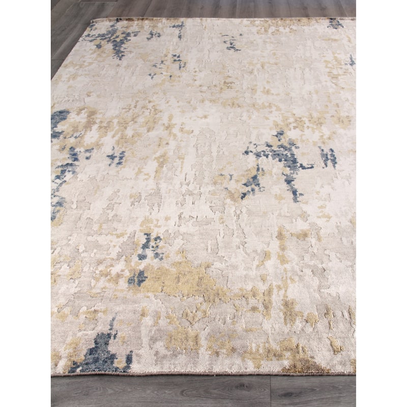 EXQUISITE RUGS Laureno Hand-knotted Bamboo Silk Beige/Gold Area Rug.