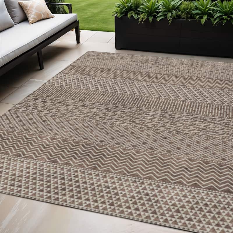 HomeRoots Chevron Modern Rectangle Outdoor Rug - 5' X 8'