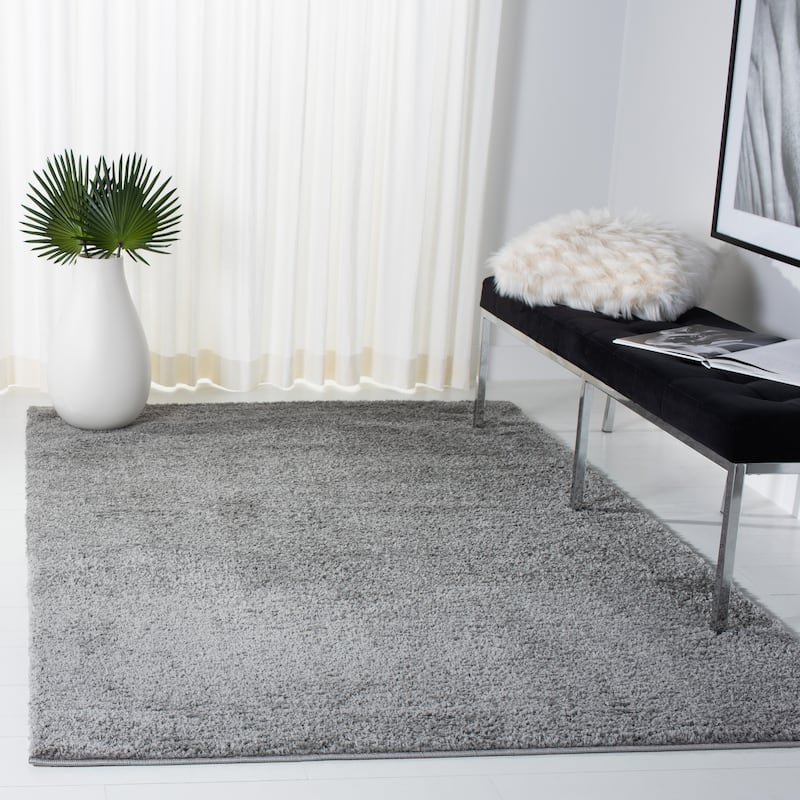 SAFAVIEH August Shag Severina Solid 1.25-inch Thick Rug - 5'3" x 7'7" - Grey