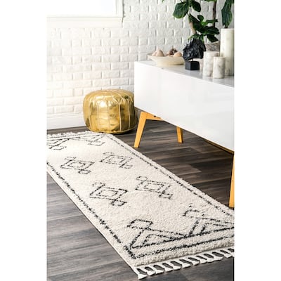 Nuloom Mackie Moroccan Tasseled Shag Area Rug