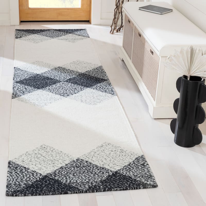 SAFAVIEH Handmade Kilim Berendine Flatweave Wool Rug - 2'3" x 9' Runner - Black/Ivory