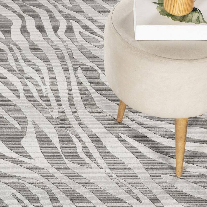 Gray 2 ft. 7 in. x 9 ft. 10 in. Luxury Area Rug, 0.43 Pile Height – Sophisticated Warmth for Any Room - 6' x 7'