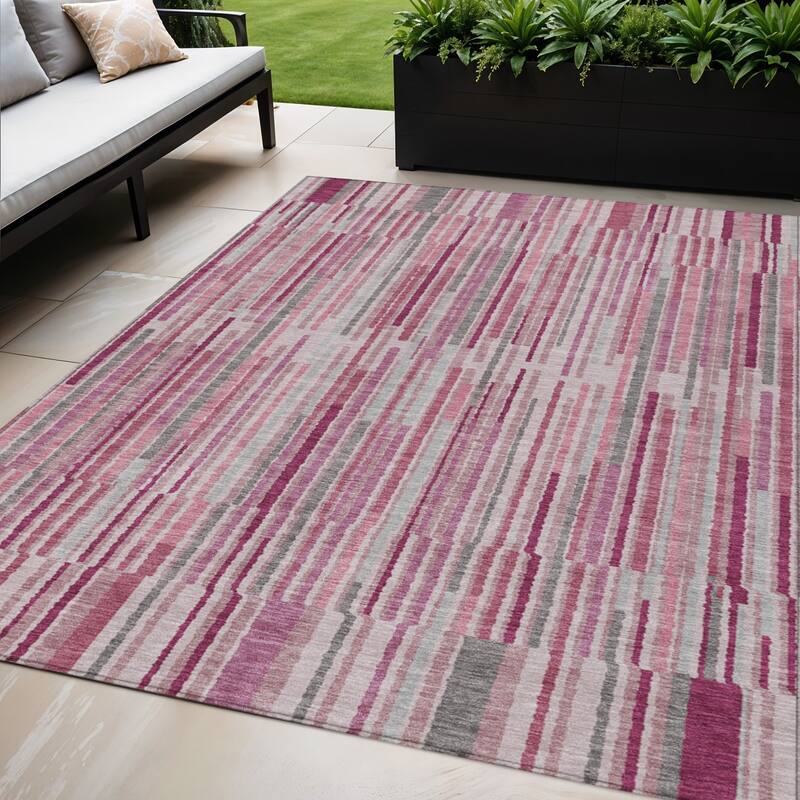 HomeRoots Striped Transitional Rectangle Outdoor Rug - 5' X 8'