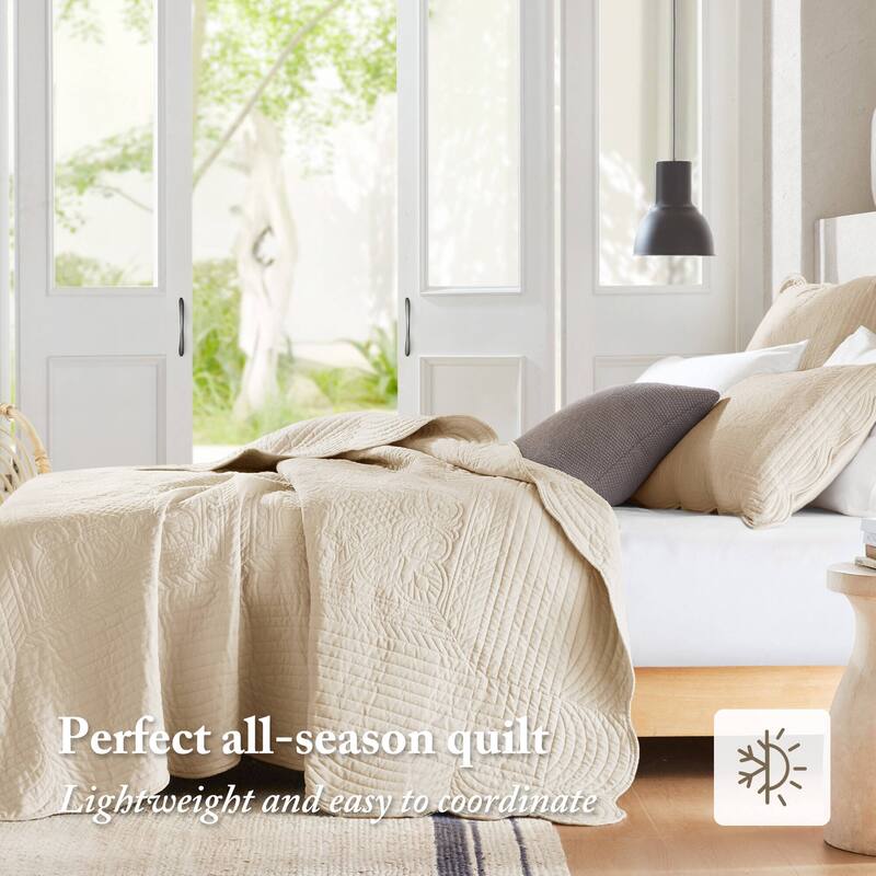 Madison Park Marino 3 Piece Reversible Scalloped Edge Quilt Set