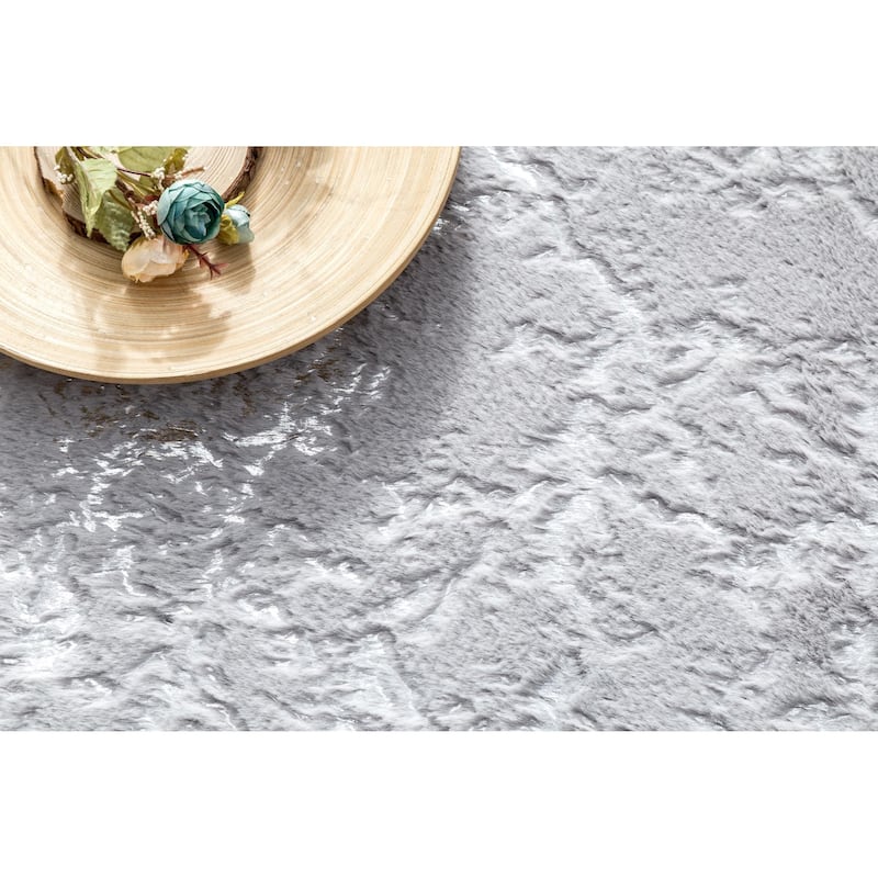 Chryso Collection Abstract Faux-Fur Rug with Foil