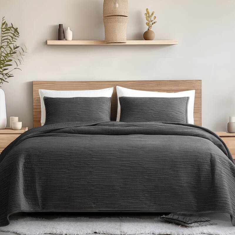 Wonderful Velvet 3 Piece Quilt Set