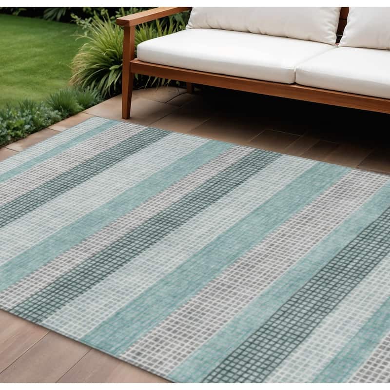 HomeRoots Striped Transitional Rectangle Outdoor Rug - 8' X 10'