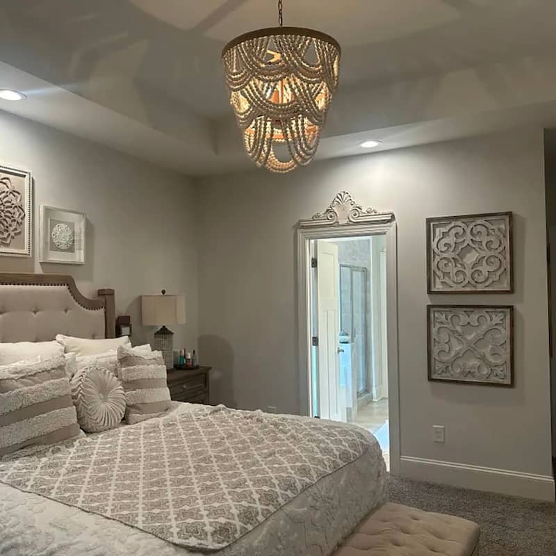 Bohemia 4-Light Off-white Adjustable Distressed Beaded Pendant Chandelier - 19.7-in W x 21.7-in H