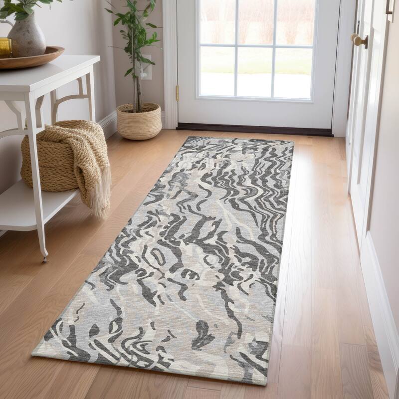 Machine Washable Indoor/ Outdoor Abstract Flow Chantille Rug - Gray - 2'3" x 7'6"