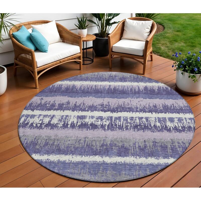 HomeRoots Striped Transitional Rectangle Outdoor Rug - 8' Round