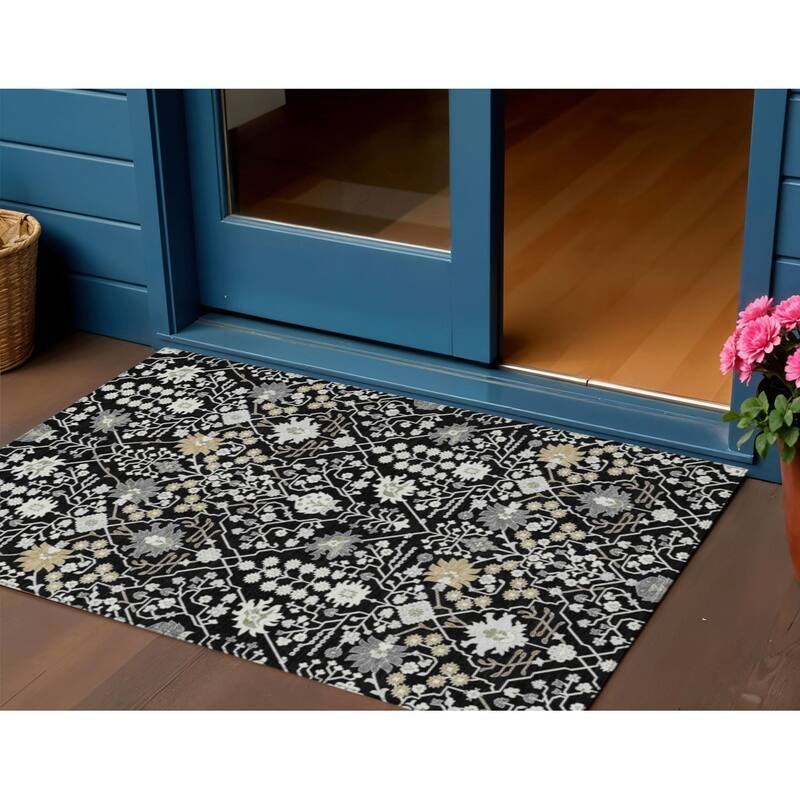 HomeRoots Oriental Traditional Rectangle Outdoor Rug - 3' x 5'