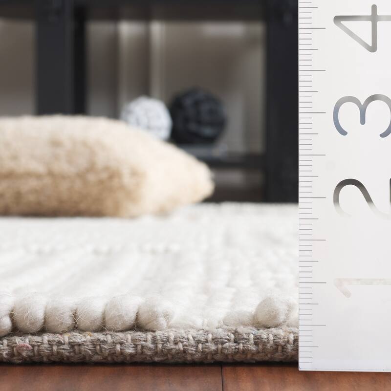 SAFAVIEH Hand-Loomed Natura Ravit Transitional Wool Rug