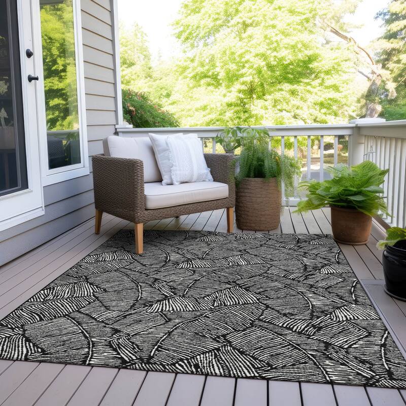 Machine Washable Indoor/ Outdoor Chantille Tropical Palm Rug - Black - 8' x 10'