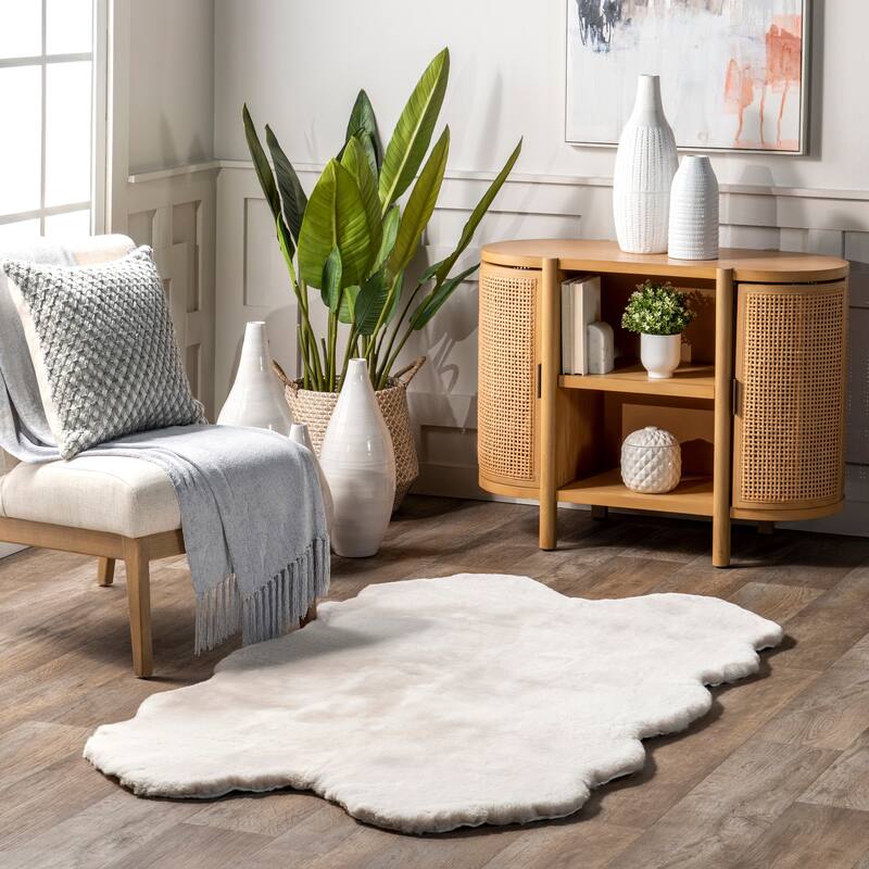 Nuloom Corra SuperiorWash Faux SheepSkin Machine Washable Area Rug - 3' 6" x 6' - Off White - Hide-Shaped