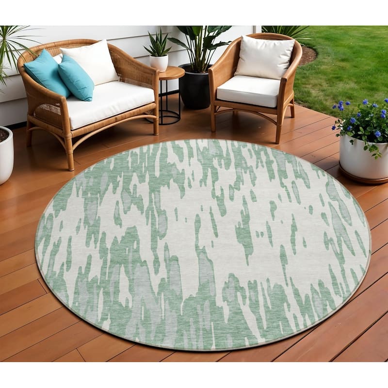 HomeRoots Abstract Transitional Rectangle Outdoor Rug - 8' Round