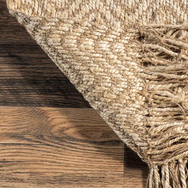 Nuloom Evelyn Chevron Jute Tassel Area Rug