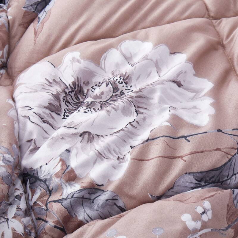 All Season Floral Printed Reversible 7-Piece Bed in a Bag With Sheet Set