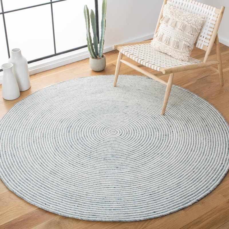 SAFAVIEH, Handmade Braided Bahrie Wool Rug