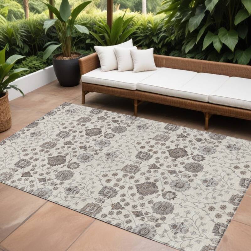 HomeRoots Floral Transitional Rectangle Outdoor Rug - 9' X 12'